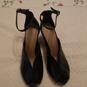 Blk patent heels